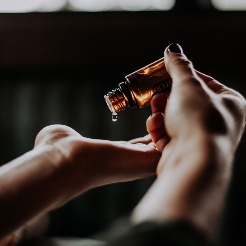 Petit guide pour fabriquer ton huile de massage