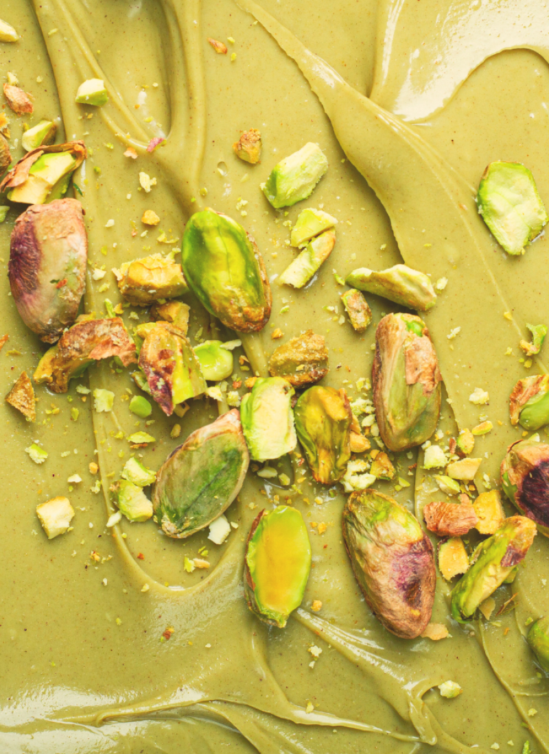 Morceaux croquants dattes, beurre de pistache et chocolat