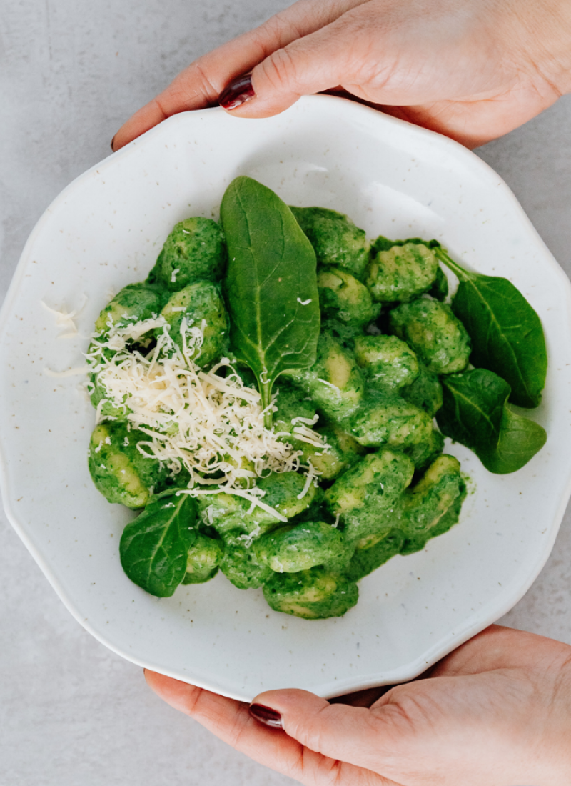 Gnocchis au pesto de roquette et poivrons grillés